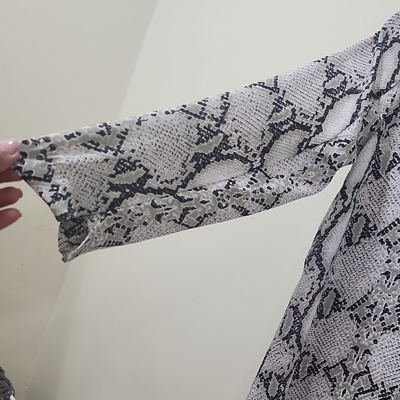 Snakeskin Print Olivaceous Black and White Dres Mini - Picture 4 of 11